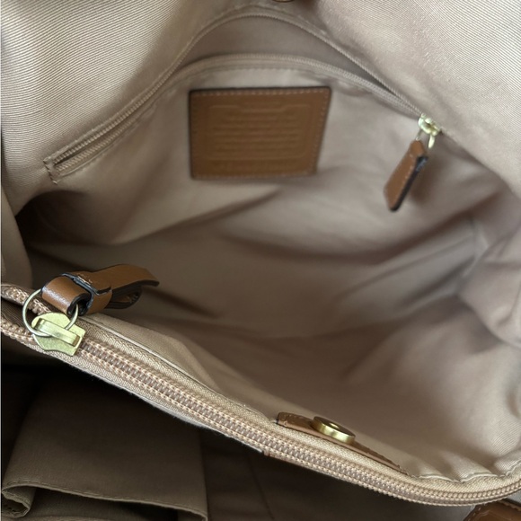 GUC Coach and Brown Shoulder Bag with Signature Design - Picture 3 of 12